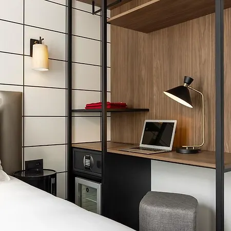 ホテル Moderniste 4*