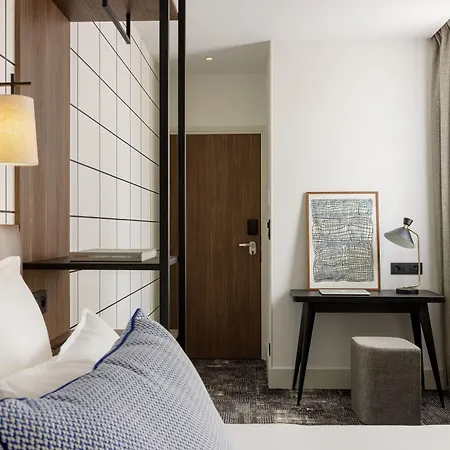 Moderniste ホテル 4*