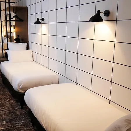 Moderniste ホテル 4*