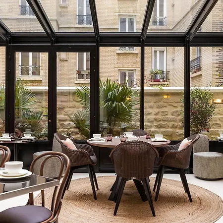 Moderniste Hotell Paris